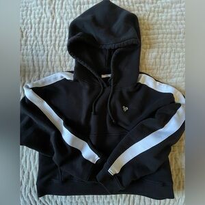 TNA Aritzia Black Sweatshirt Wide White Stripe Vintage Old School Size Medium